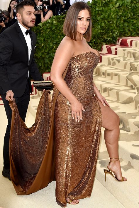 Met Gala 2018: Ashley Graham wearing Prabal Gurung. Plus Model Ashley Graham, Ashley Graham Style, Afro Barbie, Met Gala Red Carpet, Curvy Fashionista, Plus Size Gowns, Leopard Skin, Shirred Dress, Ashley Graham