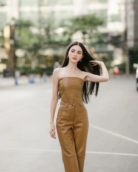 Mai Davika, Davika Hoorne, Thai Fashion, Photography Posing Guide, Popular Shows, Teen Fashion Outfits, Teen Fashion, Runway Fashion, Beauty Women