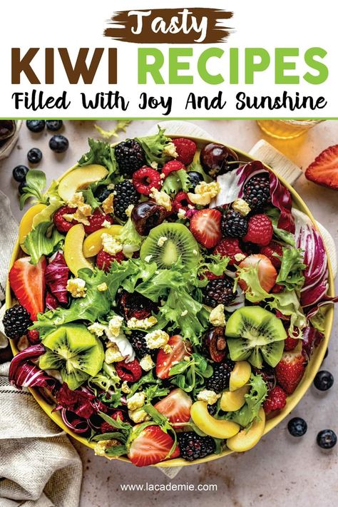 This salad is well-balanced with kiwis, berries, and various vegetables. Kiwi Recipes Dessert, Kiwi Dessert, Kiwi Popsicles, Kiwi Recipes, Kiwi Juice, Kiwi Berries, Best Drinks, Kiwi Smoothie, Rainbow Fruit