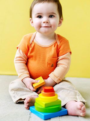 help your baby play smart... advice on different toys, activities for 0 to 12 months. Pat A Cake, Teaching Babies, 9 Month Old Baby, Decor Dining Room, Grandparenting, Smart Toys, Soft Book, Toddler Play, Wedding Banquet