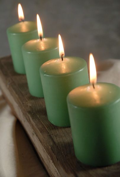 Dark Green Candle Aesthetic, Sage Green Candles, Evergreen Decor, Spring Hygge, Cone Candles, Expensive Candles, Smelling Candles, Green Candles, Spa Candle