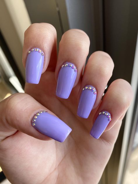 Lavender Nails With Stones, Purple Nails Diamonds, Purple Nails With Gems Rhinestones, Purple Nails With Rhinestones Simple, 21st Birthday Nails Purple, Lilac Nails With Gems, Lavender Nails With Gems, Purple Nails Gems, Purple Gem Nails