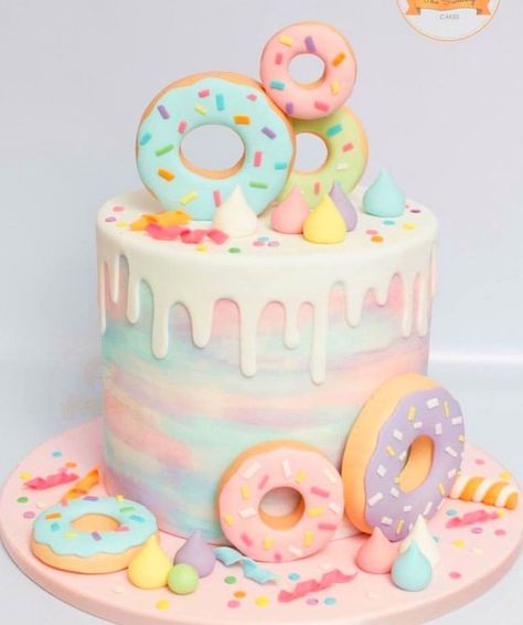 Two Sweet Birthday Party Ideas Gökkuşaği Pasta, Donut Birthday Cake, Doughnut Party, Two Sweet Birthday, Donut Themed Birthday Party, Donut Birthday Party, 2nd Birthday Party For Girl, Pastel Cupcakes, Birthday Donuts