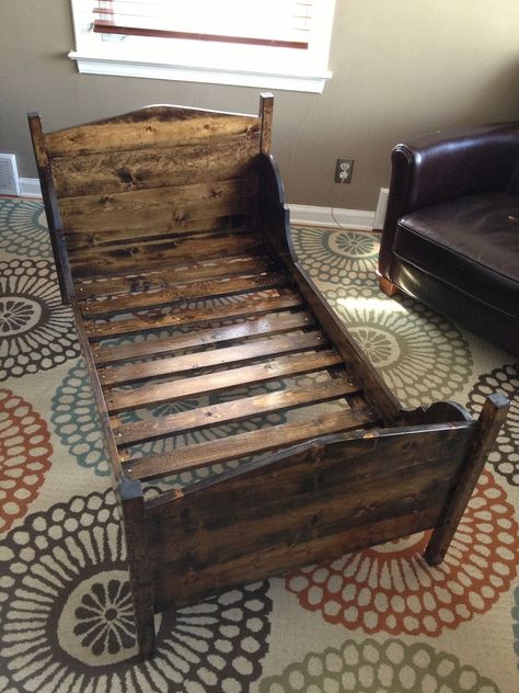 Diy Dog Steps For Bed, Pallet Toddler Bed, Diy Dog Steps, Dog Steps For Bed, Diy Toddler Bed, Dog Steps, Toddler Beds, Diy Toddler, Kids Bed