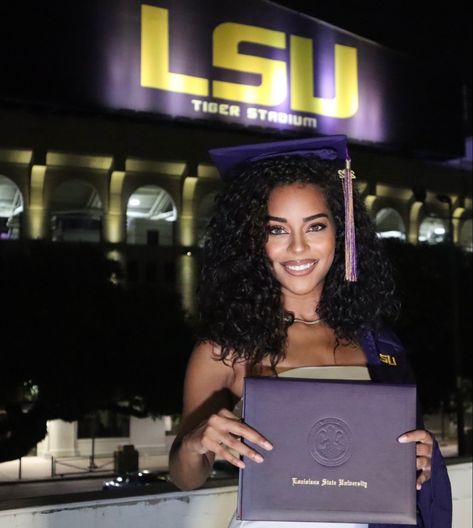 Lsu Graduation Pictures, Lsu Aesthetic, Senior Year Portraits, Lsu Graduation, Lsu College, Graduation Board, Grad 2023, Masters Graduation, Grad Shoot