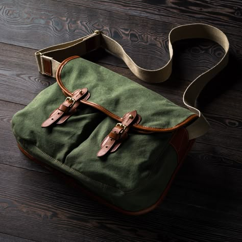 The Westley Richards 'Bishop Bag', A Classic Hunting Shoulder Bag. / The Explora - Premier Online Field Sports & Gun Journal Retro Backpack, Canvas Duffle Bag, Field Bag, Photography Bags, Canvas Leather Bag, Hunting Bags, Office Bag, Popular Bags, Canvas Messenger Bag