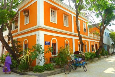 Patricia Guest House is in the prettiest part of Pondicherry - the French… Pondicherry French Colony, Goa Houses, Colonial Villa, Pondicherry India, French Town, India Travel Places, Explore City, Heritage Hotel, Pintura Exterior