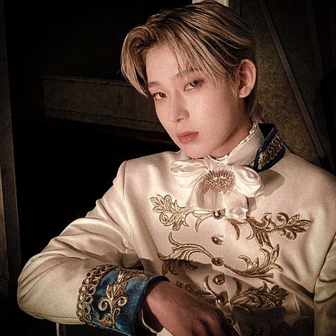 Kpop Royal Aesthetic, Enhypen Royal, Kerajaan Vibes, Royal Vibes, Vampire Boy, Royal Aesthetic, Fandom Kpop, Kim Sunoo, Kim Sun