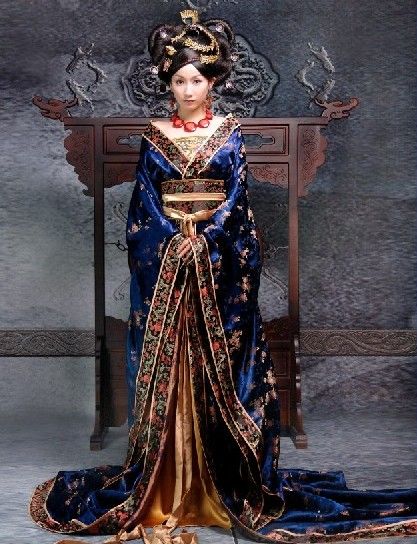 Ancient Chinese Empress costume Characters Photography, Mystical Costumes, Chinese Empress, Kimono Traditional, Costume Inspirations, Historical Clothes, Chinese Fashion, Historical Design, Traditional Clothes