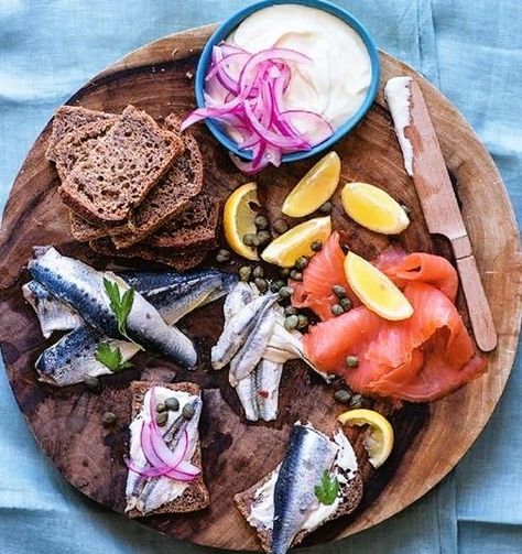 Scandinavian Sandwiches, Resort Food, Spinning Silver, Russian Party, Fish Platter, Seafood Platter, Party Food Platters, Seafood Dinner, Sweet And Savory