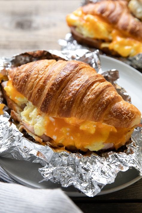 Croissant Breakfast Sandwiches Crossaint Breakfast, Crossaint Breakfast Ideas, Pregnancy Freezer Meals, Breakfast Potluck, Croissant Breakfast Sandwich, Camping Food Make Ahead, Best Freezer Meals, Best Breakfast Sandwich, Breakfast Sandwich Recipes