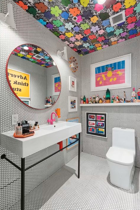 Whimsical Pop Art Manhattan Loft Lists for $5 Million - Mansion Global Flos Aim Pendant, Pop Art Bathroom, Sitting Nook, Manhattan Loft, Old Bathrooms, Colorful Apartment, Long Dining Table, Wall Closet, Blue Palette