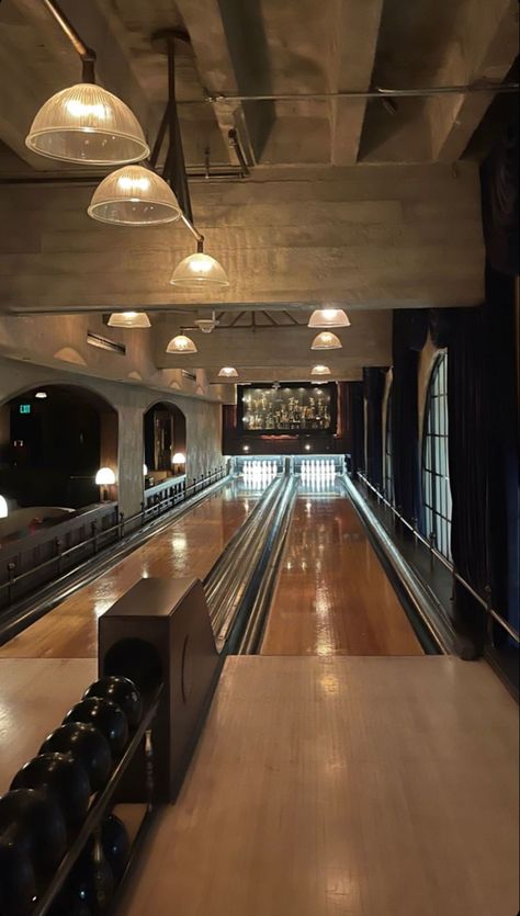 House Bowling Alley, Bowling Alley In House, Garage Showroom, Home Bowling Alley, Classic Mansion, Hawthorne House, Irish Bar, Guys Night, Basement House