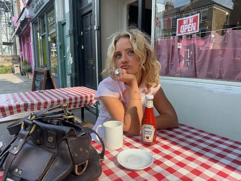 CHLOE FRATER (@chloefraterr) • Instagram photos and videos F1 Influencer, Chloe Aesthetic, Chloe Frater, Nepo Baby, Autumn Girl, Sufjan Stevens, Diet Coke, Europe Summer, Teen Life