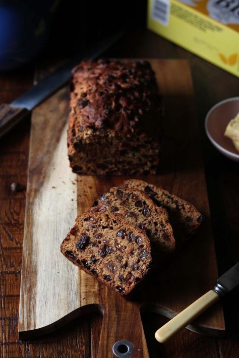 Irish Tea Brack - www.thelastfoodblog.com Tea Brack Recipe, Whiskey Sour Recipe, Irish Tea, Tea Loaf, Irish Cuisine, Tea Bread, Baking Bread Recipes, English Food, Irish Recipes