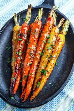 Maple Dijon Roasted Carrots, Kitchens Decor, Roasted Carrots Recipe, Carrot Recipes, Idee Pasto Sano, Roasted Carrots, Kitchen Decoration, Cast Iron Skillet, Iron Skillet