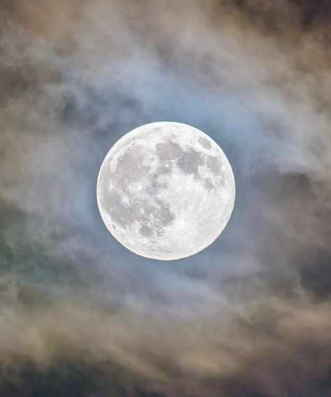 The Full Moon In Libra Will Amp Up Your Intuition (So Pay Attention!) #refinery29 https://www.refinery29.com/en-us/april-full-moon-in-libra Capricorn Meaning, Weird Energy, Control Your Feelings, Strawberry Full Moon, Mars In Pisces, Full Moon In Capricorn, Full Moon Names, Sun In Aries, Saturn In Aquarius