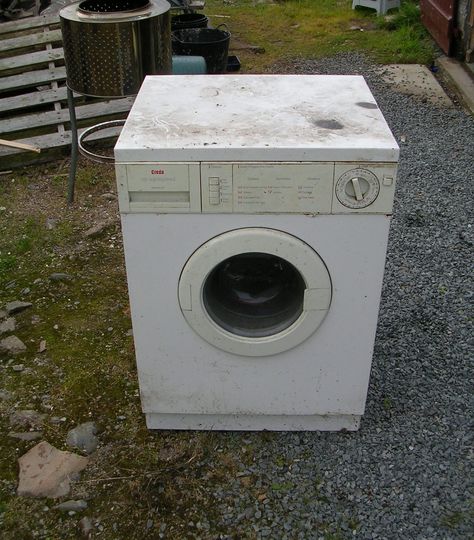 Is a junk washing machine really junk? Usefull materials for cool home builds from a dead washing machine. Old Washing Machine, Recycled House, Top Load Washing Machine, Machining Metal, Washer Machine, Clearing Clutter, Furniture Rehab, Dryer Machine, Machine Parts