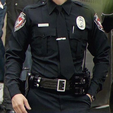 Officer Aesthetic Men, Undercover Detective Aesthetic, Police Officers Aesthetic, Cop Boyfriend Aesthetic, Fbi Agent Aesthetic Male, Nypd Aesthetic, Cops Aesthetic, Swat Aesthetic, Cop Aesthetic