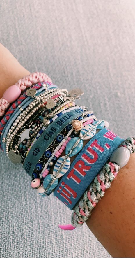 bracelet stack Bracelet Combos, Beachy Bracelets, Preppy Bracelets, Surf Jewelry, Summer Jewellery, Beachy Jewelry, Preppy Jewelry, Bracelet Stacks, Summer Bracelet