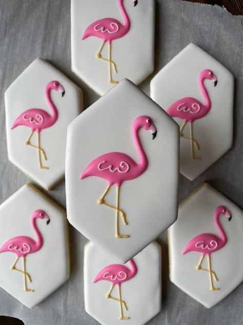 Flamingo Cookies Royal Icing, Flamingo Cookies Decorated, Cookies Flamingo, Flamingo Cookies, Luau Cookies, Specialty Cookies, School Cookies, Happy Birthday Cookie, Flamingo Cake