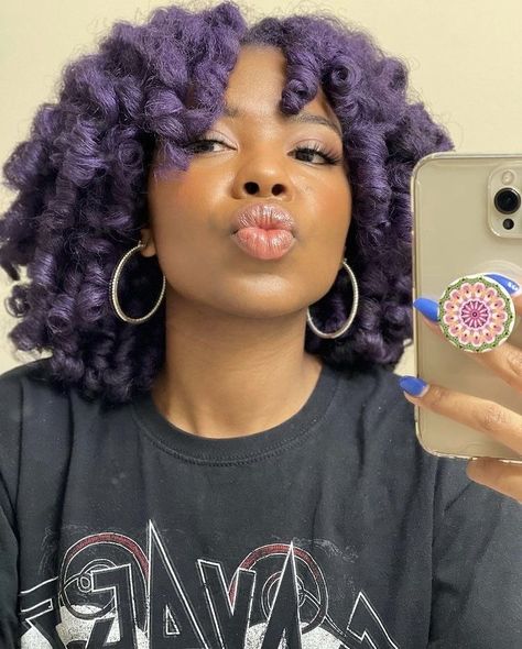 Rainbow Natural Hair, Black Woman Purple Hair, Hair Ideas For Natural Hair, Hair Dye For Natural Hair, Purple Hair On Black Women, Purple Hair Dye Ideas, Trix Aesthetic, Purple Hair Black Women, Dyed Hair Ideas