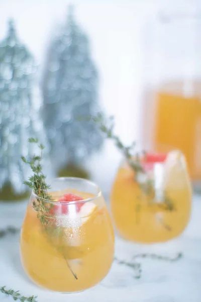 Two yellow mocktails in stemless wineglasses thyme sprigs Thyme Mocktail, Fun Mocktail, Kiwi Drink, Refreshing Mocktail, Easy Holiday Cocktails, Holiday Mocktail, Festive Holiday Drinks, Summer Drinks Alcohol, Cocktail Party Food