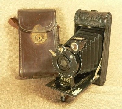 RIETZSCHEL "ROLL-TIP" FOLDING CAMERA c.1920's - (Merged with AGFA Co.) - Germany (03/12/2012) Concept Train, Winter Photoshoots, Radium Girls, Train Projects, Mystery Story, Folding Camera, Classic Camera, Old Cameras, Winter Photoshoot