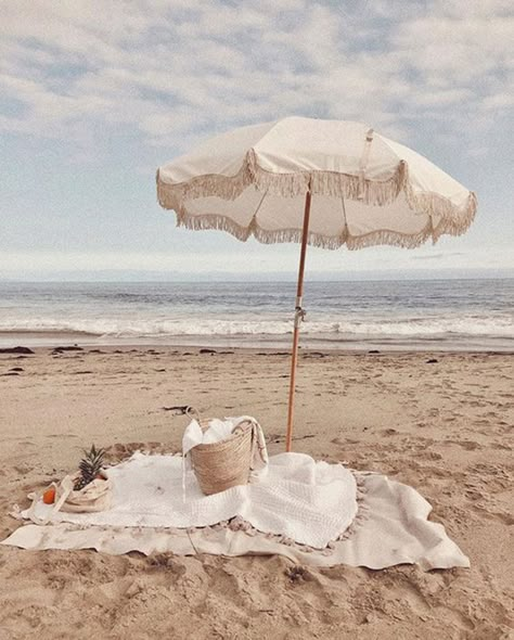 Inspiration Board: Mexican Riviera | Erika Carlock | Bohemian Lifestyle Blog Martin Munkacsi, Image Zen, Yennefer Of Vengerberg, Gabriel Garcia Marquez, Travel Journal Ideas, 背景 シンプル, Beach Lifestyle, Summer Mood, Jolie Photo