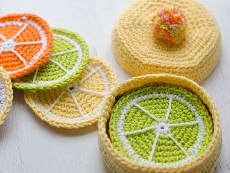 Free crochet coaster basket pattern. Beautiful and fun crochet pattern! Citrus Coasters, Crocheted Coasters, Quick Crochet Projects, Fast Crochet, Crochet Socks Pattern, Crochet Bookmark Pattern, Crochet Coaster Pattern, Crochet Coaster, Basket Pattern