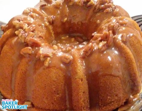 Sweet Potato Sour Cream, Pecan Praline Sauce, Sweet Potato Cake Recipe, Sweet Potato Pound Cake, Praline Sauce, Sweet Potato Dessert, Pecan Sauce, Pound Cake Recipes Easy, Sweet Potato Pecan