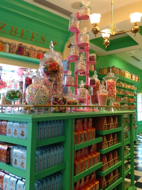 Honey Dukes Aesthetic, Candy Kiosk, Honey Dukes, Harry Potter References, Every Flavor Beans, Harry Potter Glasses, Wooden Wand, Harry Potter Food, Festa Harry Potter