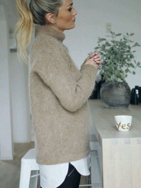 Sweaters Outfit, Long White Shirt, Pull Mohair, How To Look Expensive, Pullovers Outfit, Pullover Outfit, Lady Fashion, Mode Casual, Looks Street Style