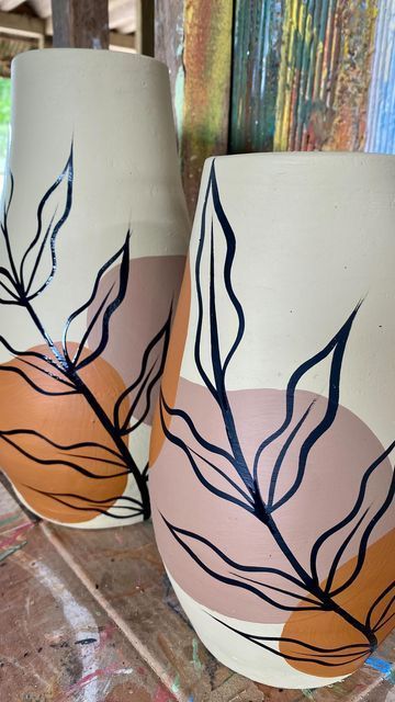 Pottery Painting Vase Ideas, Pottery Painting Ideas, Art Deco Curtains, Diy Pottery Painting, Flower Pot Art, Painted Pots Diy, Boho Painting, Diy Wall Art Decor, Pottery Painting Designs