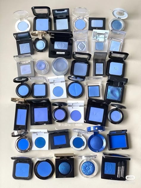 Colourful Eyeshadow Palette, Blue Makeup Aesthetic Products, Makeup Palette Aesthetic, Blue Eyeshadow Palette, Swag Makeup, Fancy Makeup, Blue Eyeshadow, Eye Makeup Art, Blue Makeup