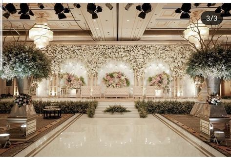 Wedding Decorations Elegant Classy, Reception Stage Decor Indoor, Dekorasi Wedding Indoor, Wedding Ballroom Decor, Ballroom Decor, Pastel Wedding Decorations, Asian Wedding Decor, Indoor Wedding Decorations, Wedding Ballroom