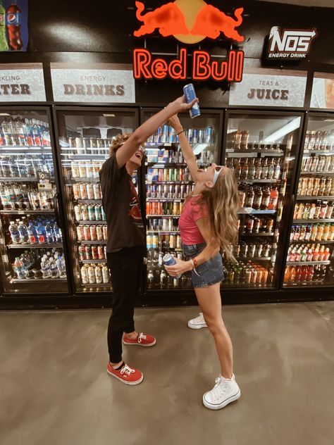 Summer Gas Station Aesthetic, Gas Station With Friends, Sleepover Plans, Gas Station Aesthetic, Station Pictures, Gas Station Photoshoot, Store Photoshoot, Friends Group Photo, Station Photo