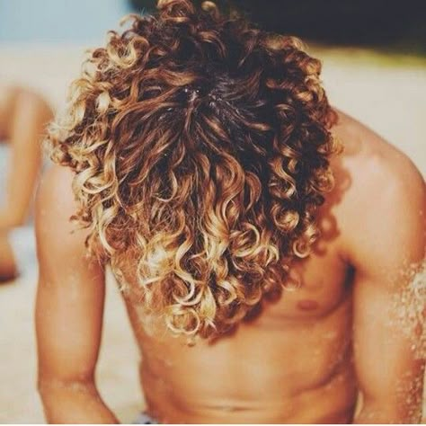 Curly sun bleached hair Jay Alvarez, Jay Alvarrez, Long Curly Hairstyles, Men's Curly Hairstyles, Male Faceclaims, Surfer Hair, Colored Curly Hair, Curly Hair Men, Bleached Hair