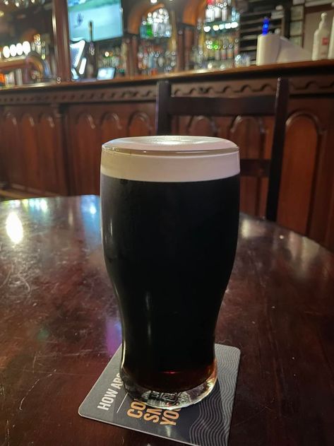 Dark Irish, Beer Aesthetic, Growing Up British, Black Beer, British Beer, Guinness Beer, Pint Of Beer, Alcohol Aesthetic, Guinness