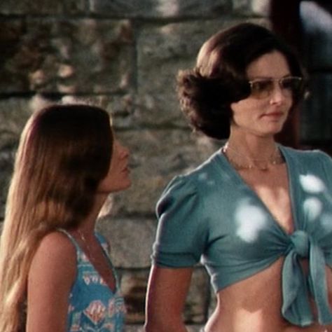 Stepford Wives 1975, Paula Prentiss, The Stepford Wives, 1975 Aesthetic, Stepford Wives, Vintage Goddess, Katharine Ross, Stepford Wife, Film Fashion