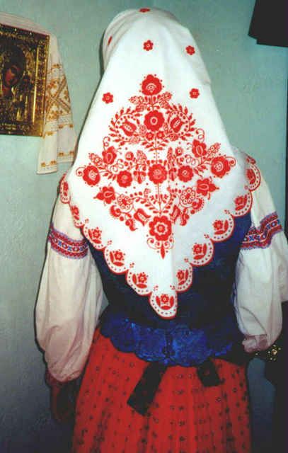 Polish Traditional Costume, Polish Embroidery, Polish Tattoos, Polish Culture, Polish Clothing, Costumes Around The World, Polish Folk Art, Rococo Fashion, Redwork Embroidery