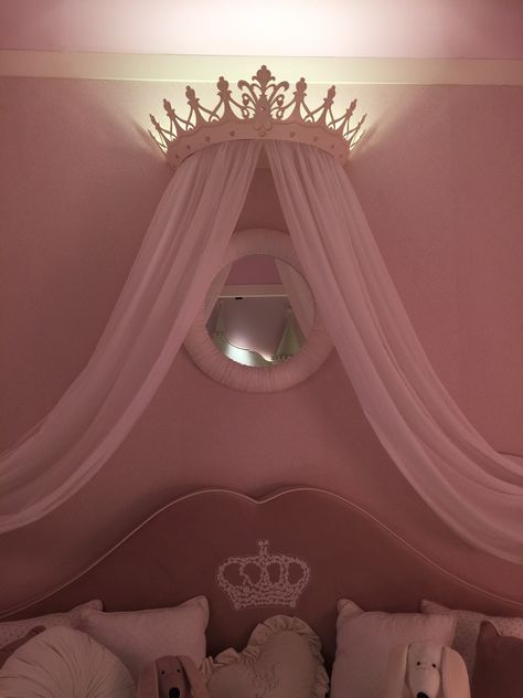 Crown Bed Design, Wall Teester Bed Crown, Kids Canopy Bed Ideas, Bed Crown Ideas, Crown Canopy Over Bed, Crown Bed Canopy, Princess Room Ideas, Princess Themed Room, Princess Themed Bedroom