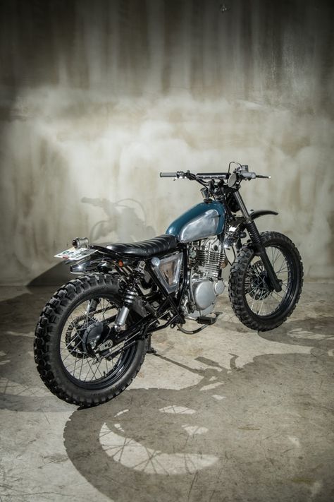 Street Tracker Motorcycle, Enduro Vintage, Moto Scrambler, Motorcycle Camping Gear, Tracker Motorcycle, Street Scrambler, Brat Cafe, Scrambler Custom, Bike Pictures