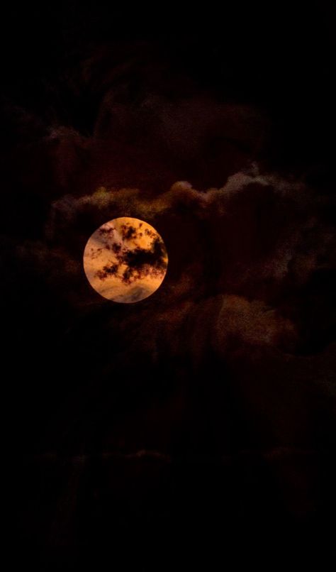 Harvest Moon 2019 Fall Moon Aesthetic, Dark Fall Aesthetic Wallpaper, Harvest Moon Aesthetic, Harvest Moon Manifestation, Autumn Full Moon, Halloween Glamour, Fall Moon, October Moon, Brown Moon