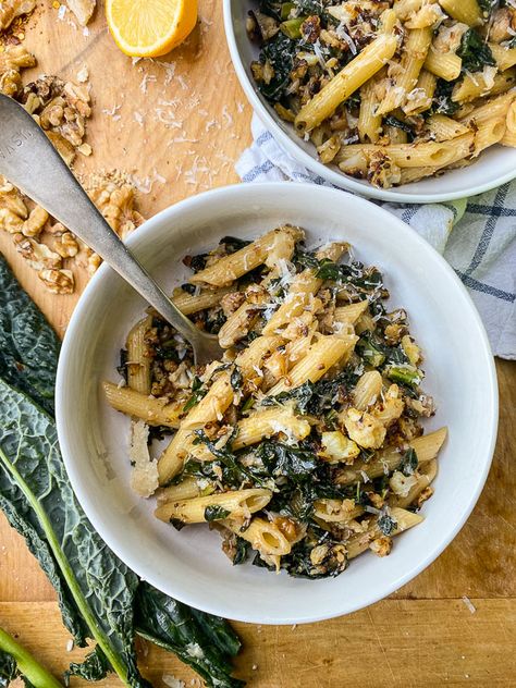 Crispy Cauliflower and Kale Penne - Shutterbean Cauliflower And Kale, Kale Vegetable, Crispy Cauliflower, Cauliflower Pasta, Kale Pasta, Plant Based Dinner, Kale Recipes, Vegan Mac And Cheese, Fun Salads