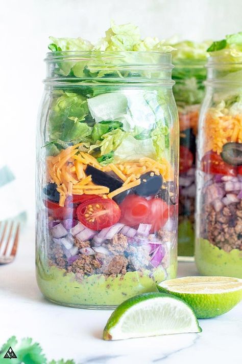 10+ Irresistible Mason Jar Salads and How to Keep Them Fresh Keto Meals In A Jar, Mason Jar Low Carb Meals, Keto Salad In A Jar Recipes, Keto Jar Meals, Low Carb Mason Jar Salad Recipes, Mason Jar Taco Salad, Taco Salad In A Jar, Mealprep Chicken, Low Carb Taco Salad