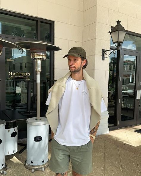 Daniel Abbink, Man Outfit, Japan Outfit, Street Style Outfits Men, Summer Mood, Destroyed Denim, Mens Fashion Streetwear, Streetwear Men, Summer Lookbook