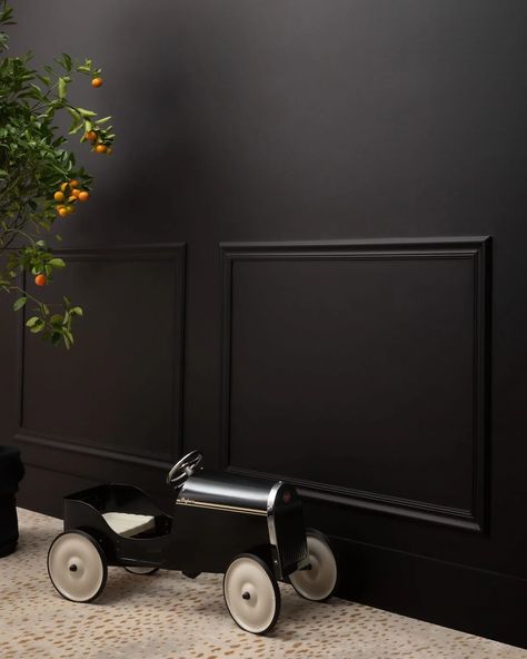 The Best (Almost) Black Paint Colors - Jenna Kate at Home Black Bathroom Paint, Paint Color Swatches, Black Painted Walls, Charcoal Paint, Black Paint Color, Dark Paint Colors, Paint Colors Benjamin Moore, Benjamin Moore Colors, Benjamin Moore Paint