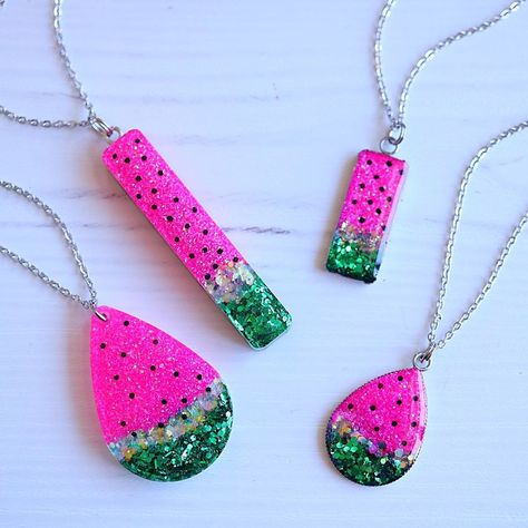 Neon Resin Earrings, Necklaces Diy Ideas, Uv Resin Earrings Diy, Summer Resin Earrings, Uv Resin Jewelry Ideas, Resin Ideas Projects, Resin Necklace Ideas, Resin Earrings Ideas, Resin Earrings Diy