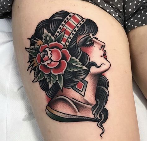 Traditional Tattoo Girls, Traditional Tattoo Woman, Traditional Tattoo Inspiration, Tattoos Mandala, Traditional Tattoo Sleeve, Old School Tattoo Designs, Traditional Tattoo Design, Traditional Tattoo Art, Old Tattoos